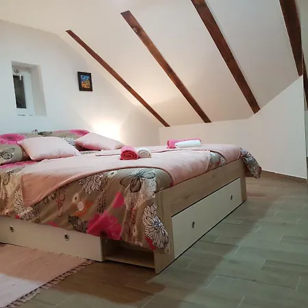 Chalet Stone House * Gračac